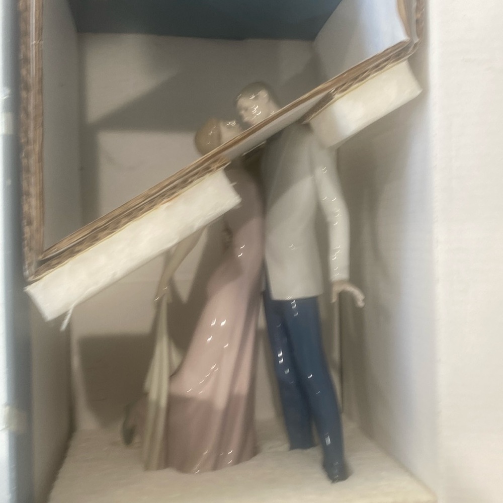 Lladro figurine.  “Happy Anniversary”.